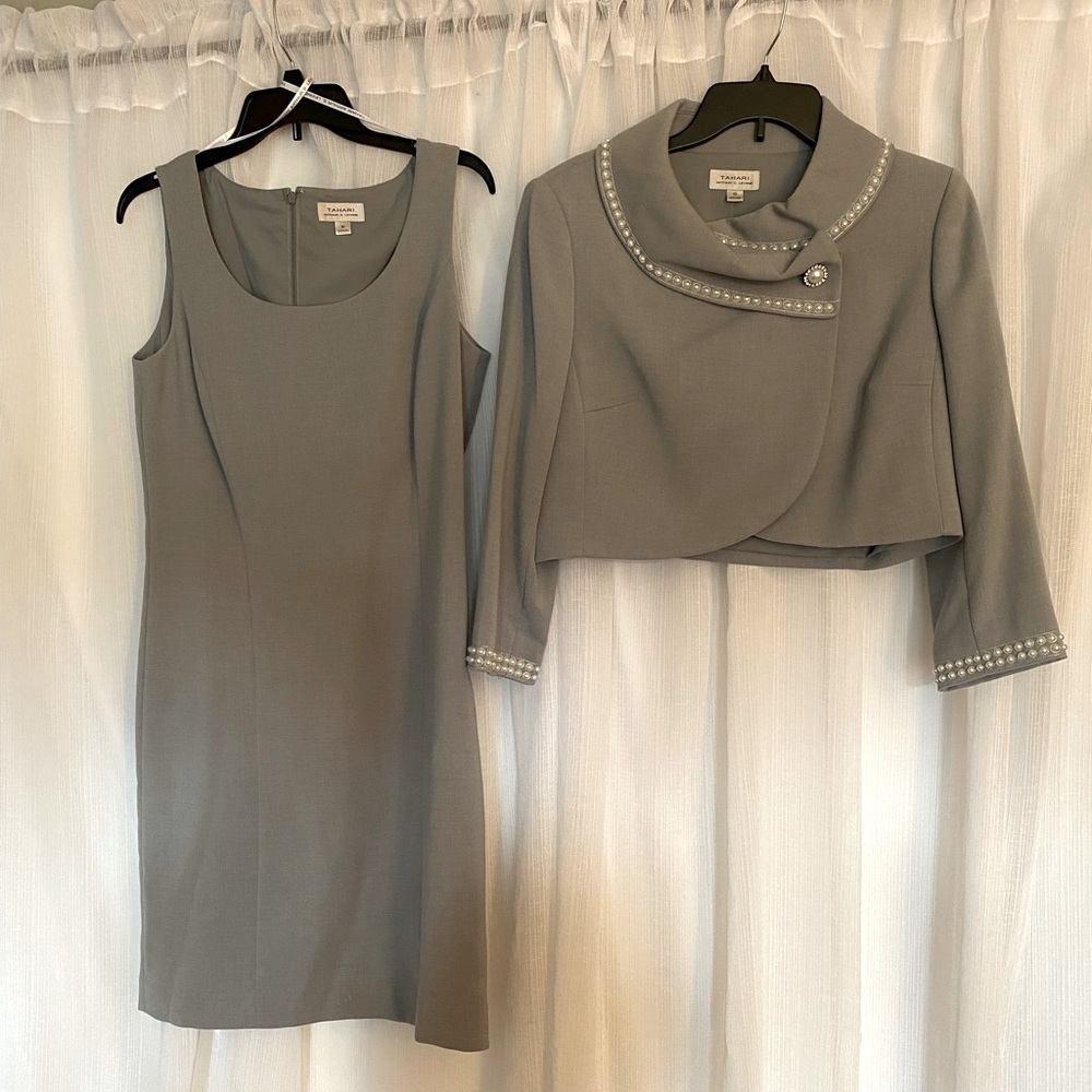 Tahari Arthur L Levine, worn once.